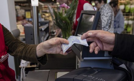 WHO: Unikajcie banknotów, to unikniecie zarażenia koronawirusem