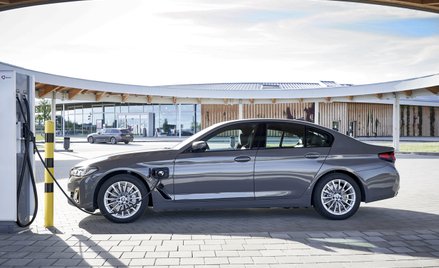 BMW 5 plug-in