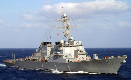 Niszczyciel rakietowy USS Arleigh Burke (DDG 51) podczas rejsu po Morzu Śródziemnym.