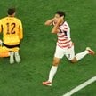 Giovanni Reyna cieszy się z gola dla USA