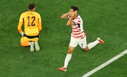 Giovanni Reyna cieszy się z gola dla USA