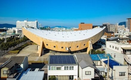 Halę zaprojektował Kenzo Tange, japoński architekt wyróżniony Nagrodą Pritzkera, nazywaną „architekt