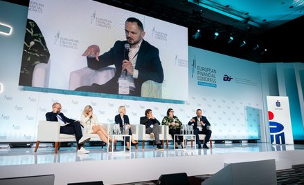 Uczestnicy panelu „Partnerstwo to nie tylko kapitał. Rola sektora finansowego w transformacji polski