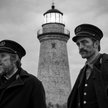 Willem Dafoe i Robert Pattinson w filmie „Lighthouse”. Od piątku w kinach