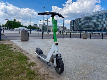 E-hulajnoga w przestrzeni miejskiej