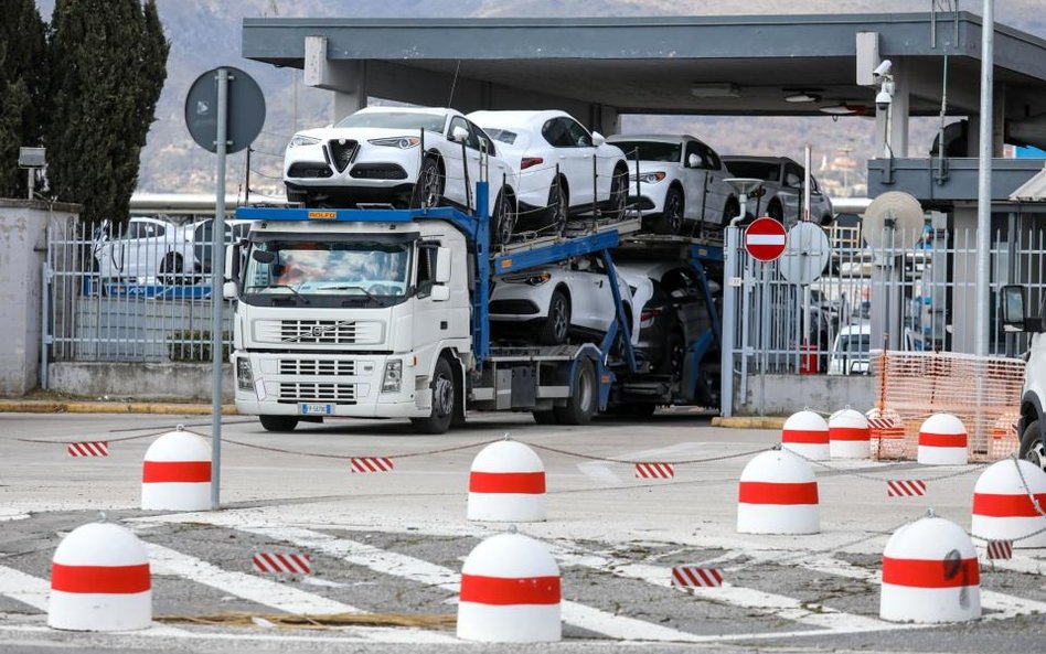 Koncerny samochodowe zawieszają produkcję i wstrzymują dostawy do Rosji