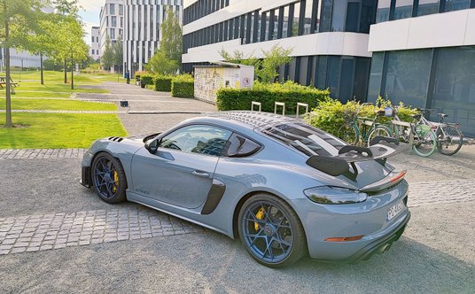 Porsche 718 Cayman GT4 RS