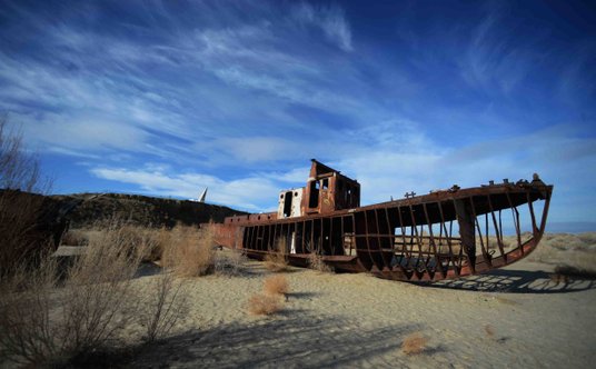Morze Aralskie (Jezioro Aralskie), położone na pograniczu Kazachstanu i Uzbekistanu, uznawane jest z