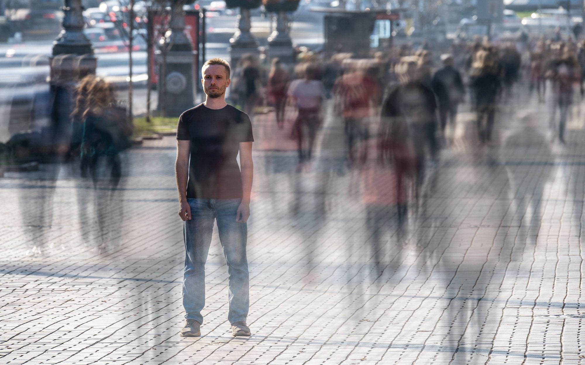 Single są bardziej samotni niż singielki. „Ich szanse się zmniejszają”