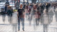 Single są bardziej samotni niż singielki. „Ich szanse się zmniejszają”