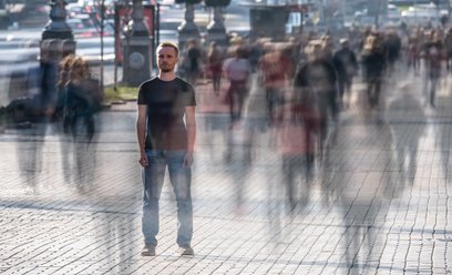 Single są bardziej samotni niż singielki. „Ich szanse się zmniejszają”