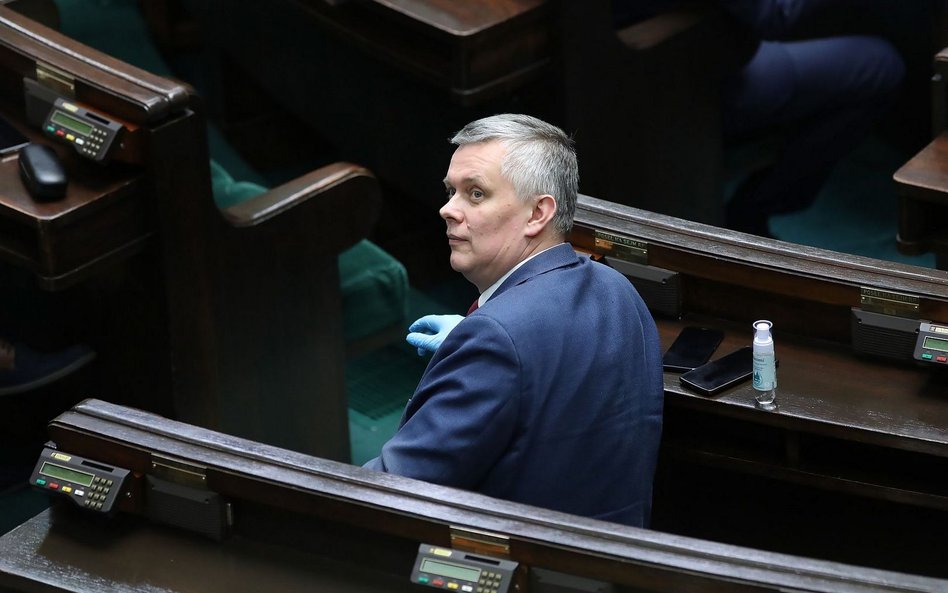 Siemoniak: Władza kwestionuje członkostwo Polski w UE