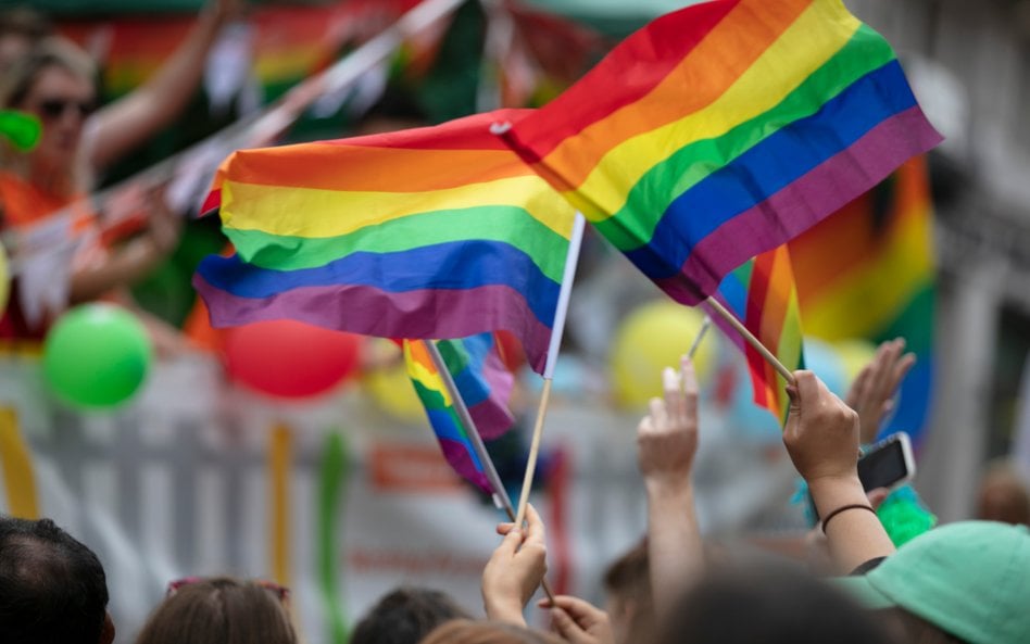 Przyjmując ustawę stygmatyzującą i marginalizującą osoby LGBTI+, Węgry naruszyły prawo Unii Europejs