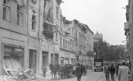 Lwów. Zniszczony budynek. Zdjęcie wykonane między 1941 a 1944 r.