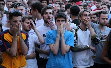Angielscy kibice podczas meczu z Belgią