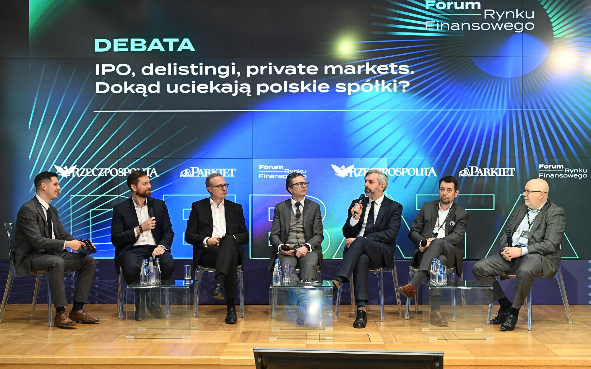 IPO, delistingi, private markets. Dokąd uciekają polskie spółki?