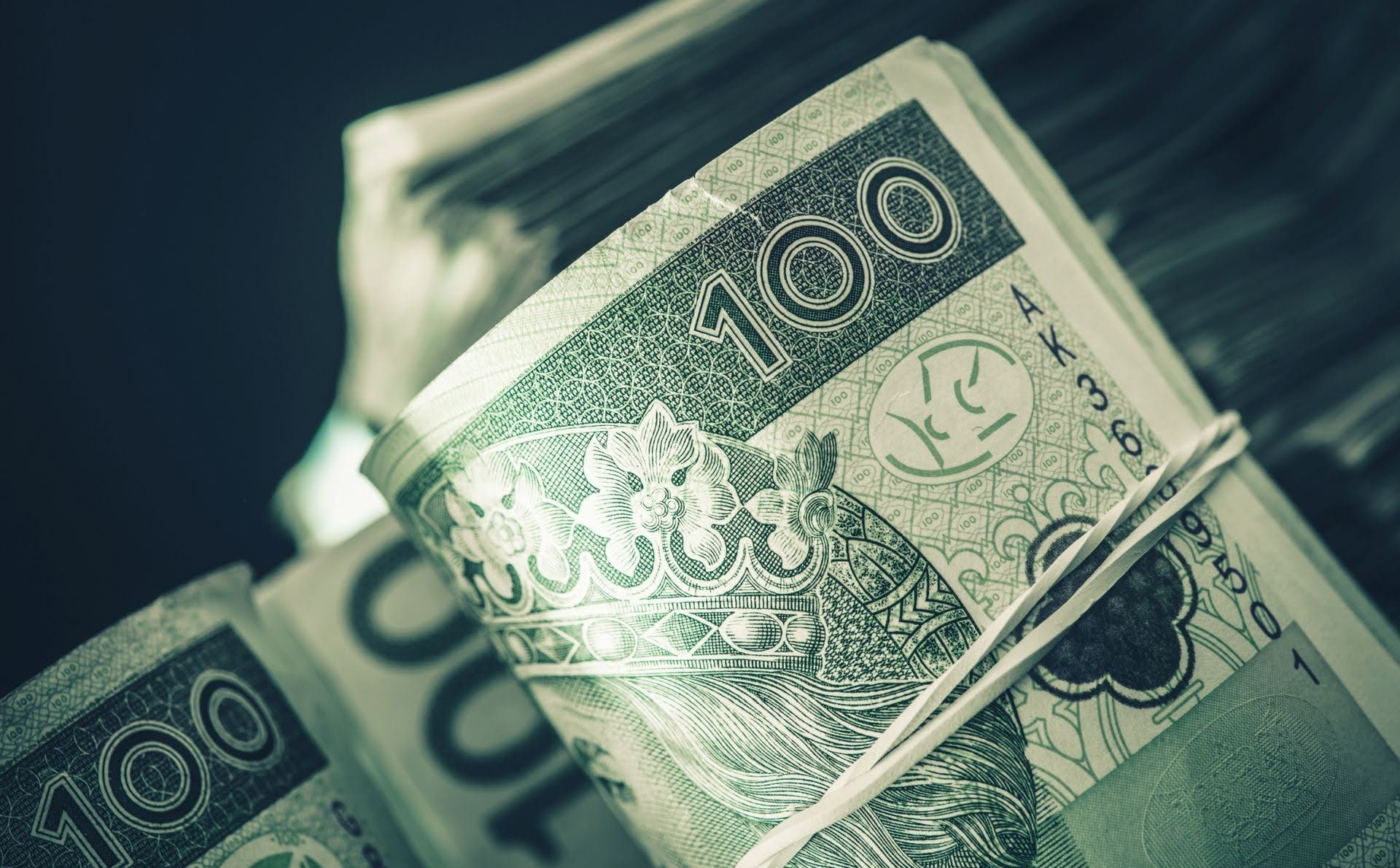Złoty znów się rozpędza. Pomógł mu Adam Glapiński