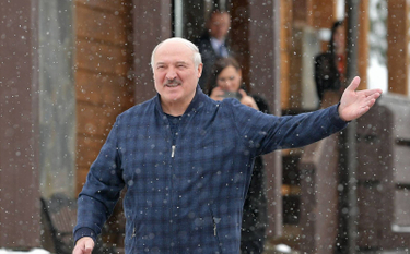 Łukaszenko chce upozorować „dialog z opozycją” i zaangażować działaczy. Chętnych brak