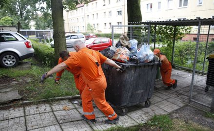 Koniec horrendalnych opłat za śmieci liczonych od zużycia wody