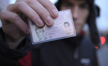 Kierowcy poniżej 25 lat to 10 proc. populacji wszystkich jeżdżących po drogach.
