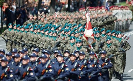 Paweł Soloch mówi o powiększeniu armii ze 120 tys. do 150 tys. żołnierzy, ale zastrzega, że rząd mus