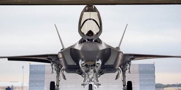 Hangary dla samolotów F-35 jednak bezpieczne