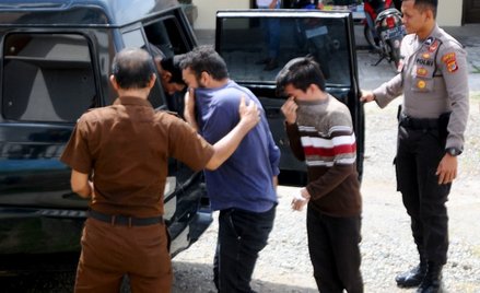 Indonezja: 80 batów za homoseksualizm