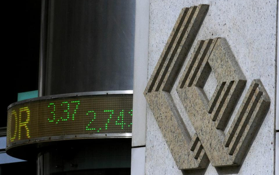 Inwestorzy finansowi sypią akcjami