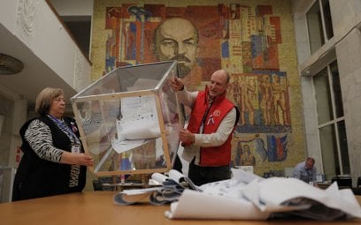 Obserwatorzy w komisjach próbują przeszkadzać w fałszowaniu, ale często konstatują, że wyborcy napra