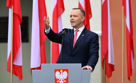 Podpisanie przez prezydenta Karola Nawrockiego ustawy umożliwiającej obniżkę cen paliw zostaje obudo