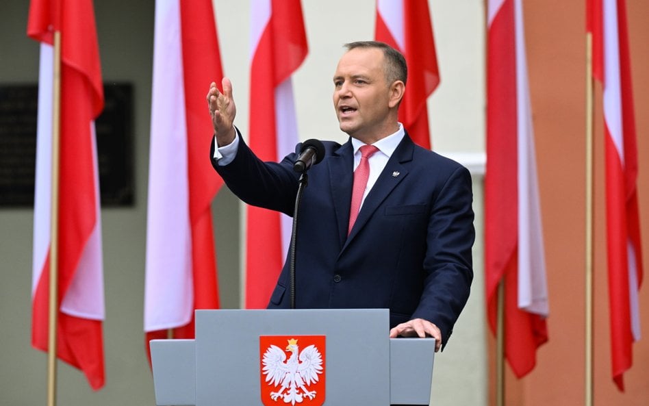 Podpisanie przez prezydenta Karola Nawrockiego ustawy umożliwiającej obniżkę cen paliw zostaje obudo