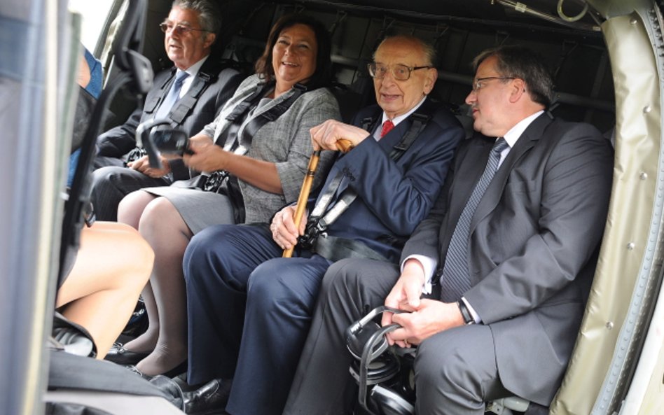 Prezydent RP Bronisław Komorowski z żoną Anną oraz pełnomocnik Prezesa Rady Ministrów RP ds. dialogu