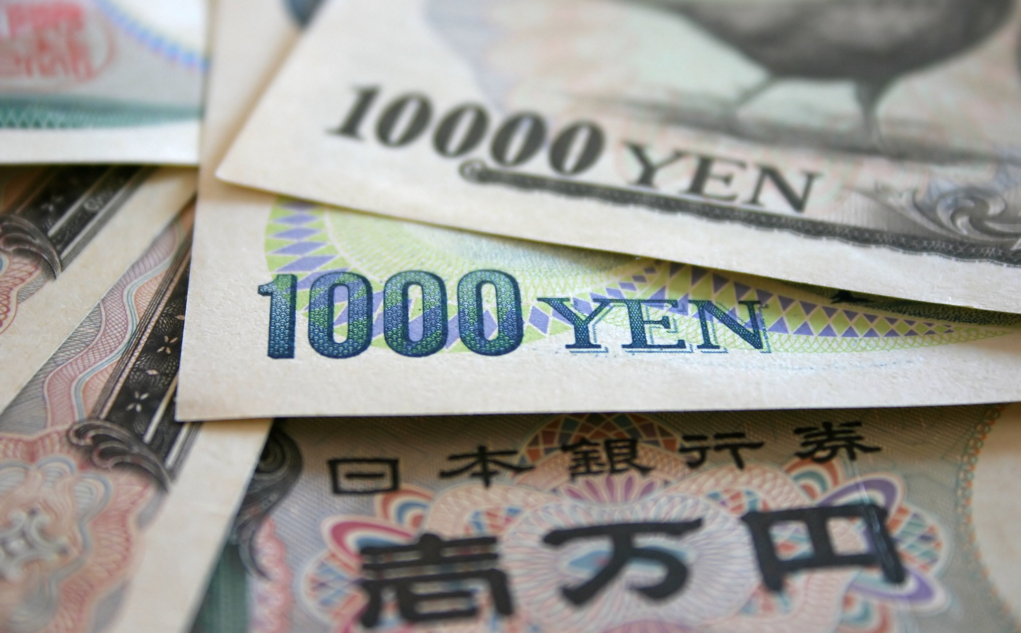 Przecena japońskich obligacji trwa. Na Zachodzie i w Polsce stabilniej