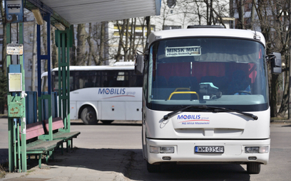 Autobusy firmy Mobilis na dworcu autobusowym w Mińsku Mazowieckim