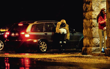 Po zaostrzeniu prawa w Szwecji liczba prostytutek na ulicach zmniejszyła się o połowę, a w sąsiednie