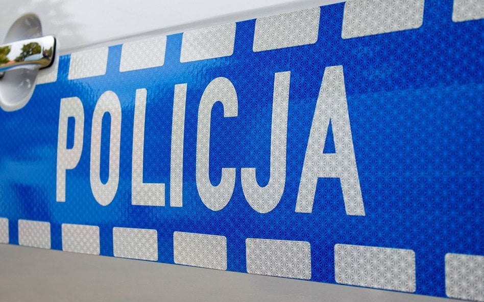 W nocy miejsca odkrycia trumien pilnowali policjanci