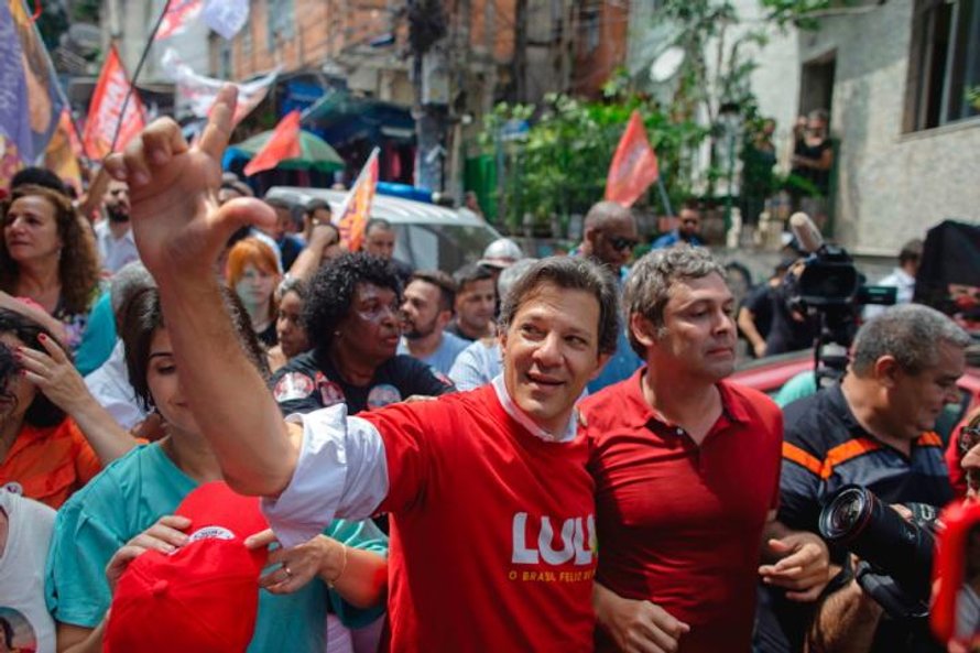Fernando Hadad, to kandydat Partii Pracujących i jego potencjalny rywal w drugiej turze.