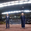 Premier Donald Tusk (L) i minister przemysłu Marzena Czarnecka (P) podczas wypowiedzi dla mediów w H