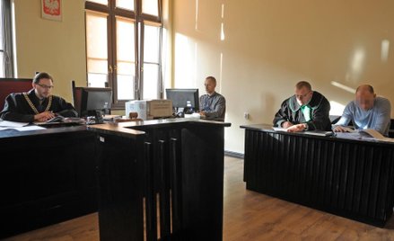 Groźby karalne, ataki na sędziego i uczestników postępowań w latach 1992–1996 miały miejsce w 131 pr