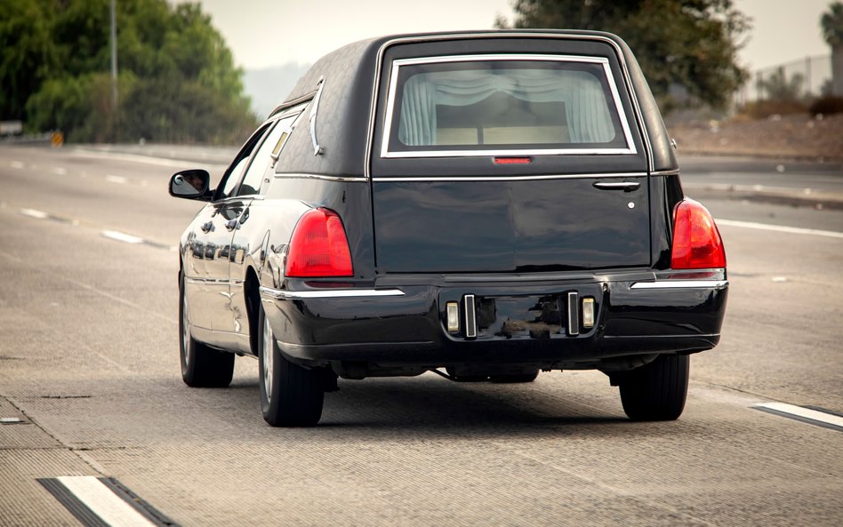 Dane klientów zakładu pogrzebowego wypadły na drogę. WSA zdecydował ws. kary