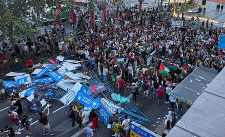 Propalestyńscy demonstranci na trasie wyścigu Vuelta a España