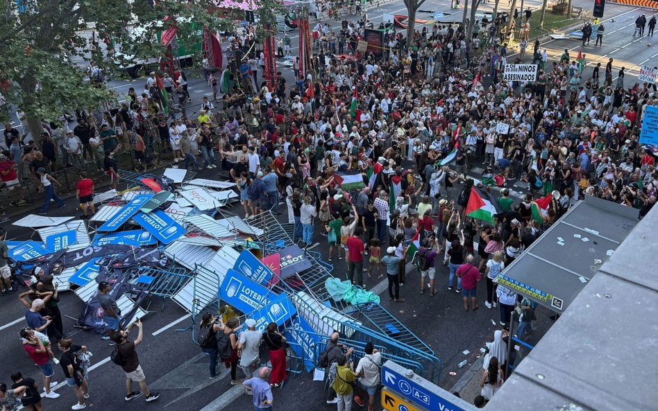 Propalestyńscy demonstranci na trasie wyścigu Vuelta a España