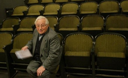 Tadeusz Różewicz częściej niż na premierach bywał na próbach teatralnych. Lubił wtedy dawać wskazówk