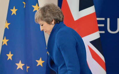 Premier Theresa May usilnie przekonuje poszczególnych deputowanych do swojej wizji brexitu. Czy jej 