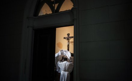 Sondaż: W sprawie pedofilii Kościół robi zdecydowanie za mało