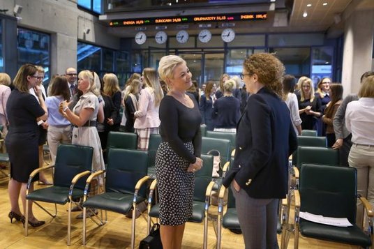 Rozmowy kuluarowe przeciągnęły się do późnego wieczoru. Wśród uczestników konferencji Iwona Sroka, b