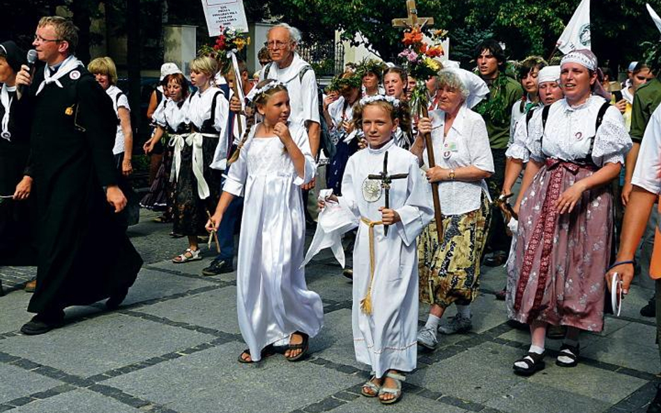 Zaolziańscy Polacy co roku w lipcu wyruszają na pielgrzymkę Zaolzie – Jasna Góra organizowaną przez 