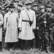 Dowódca AL Michał Rola-Żymierski w otoczeniu partyzantów na Lubelszczyźnie, lato 1944