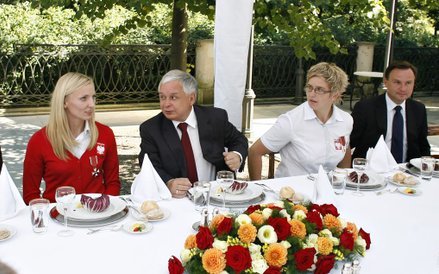 02.09.2009 WARSZAWA. BELWEDER. PREZYDENT RP WYDAL LUNCH NA CZEŚĆ MEDALISTÓW LEKKOATLETYCZNYCH Z MIST