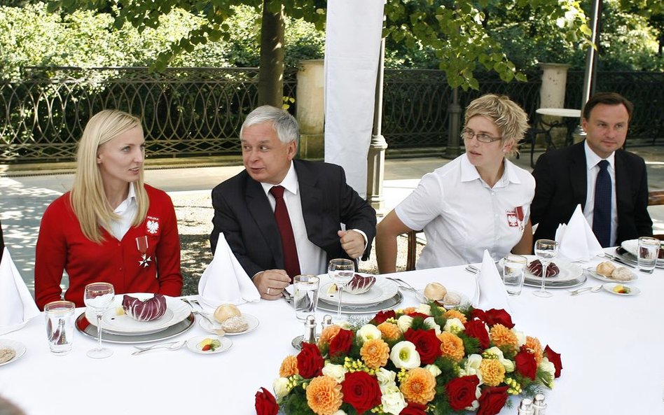 02.09.2009 WARSZAWA. BELWEDER. PREZYDENT RP WYDAL LUNCH NA CZEŚĆ MEDALISTÓW LEKKOATLETYCZNYCH Z MIST